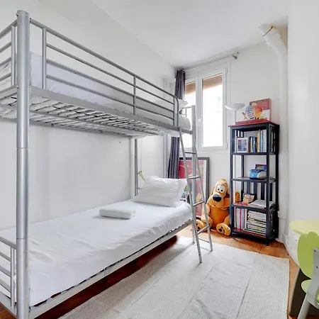Apartment Martyrs Village Montmartre 2 Paris