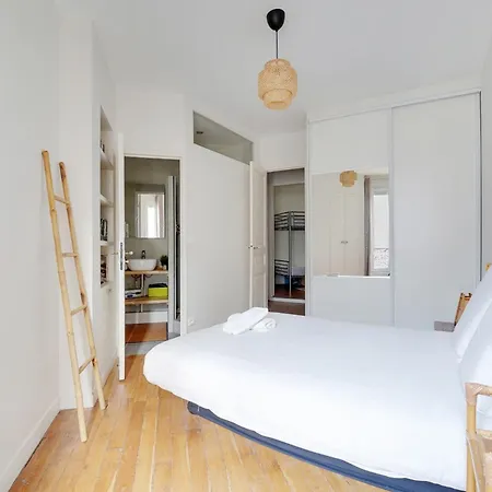 Apartment Martyrs Village Montmartre 2 *