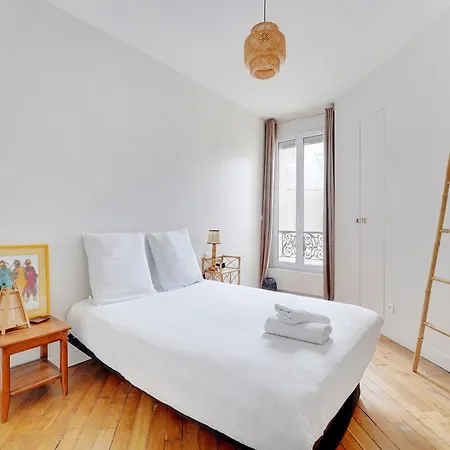 Apartment Martyrs Village Montmartre 2 Paris