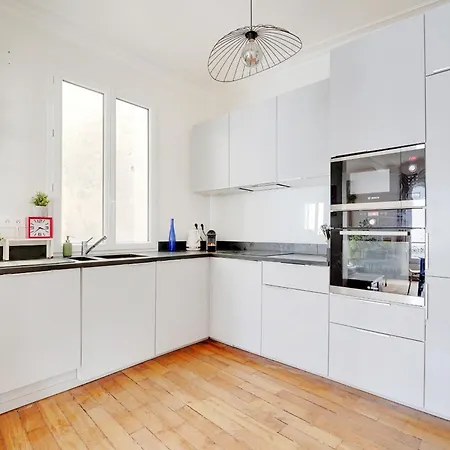 Apartment Martyrs Village Montmartre 2 Paris
